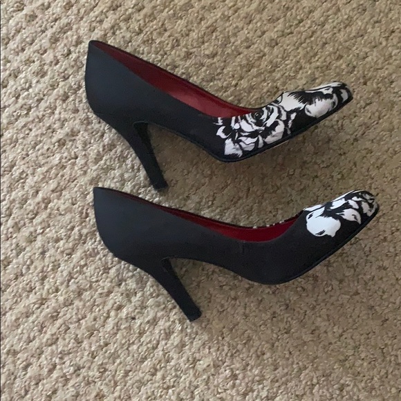 Nine West Pumps - Picture 3 of 5